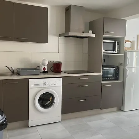 Maisonette Proche Holiday home *